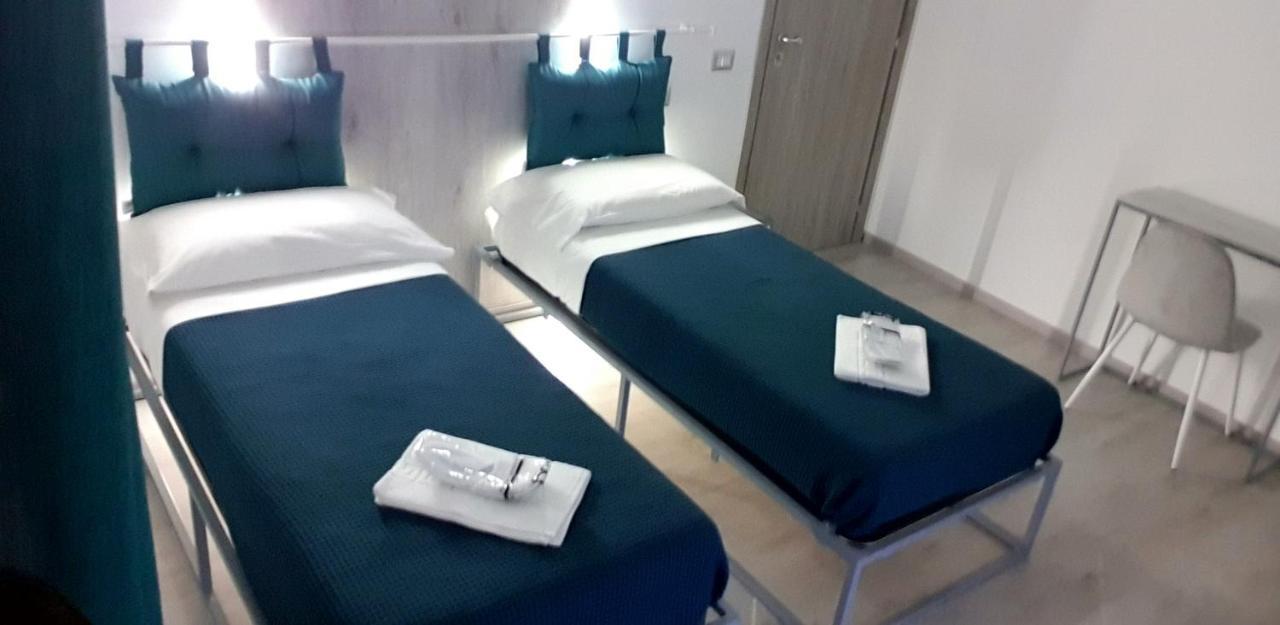 Dame Crotone Bed & Breakfast Bagian luar foto