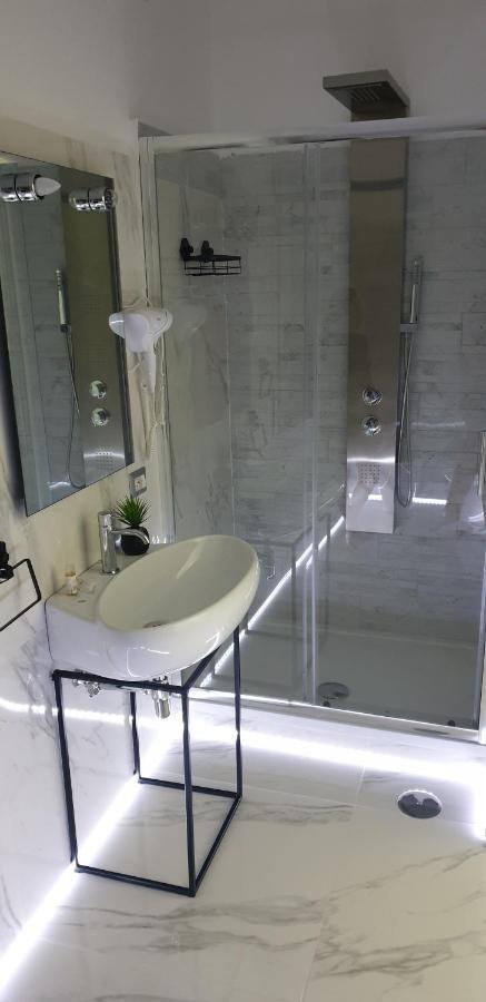 Dame Crotone Bed & Breakfast Bagian luar foto