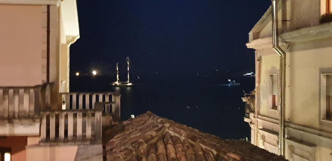 Dame Crotone Bed & Breakfast Bagian luar foto
