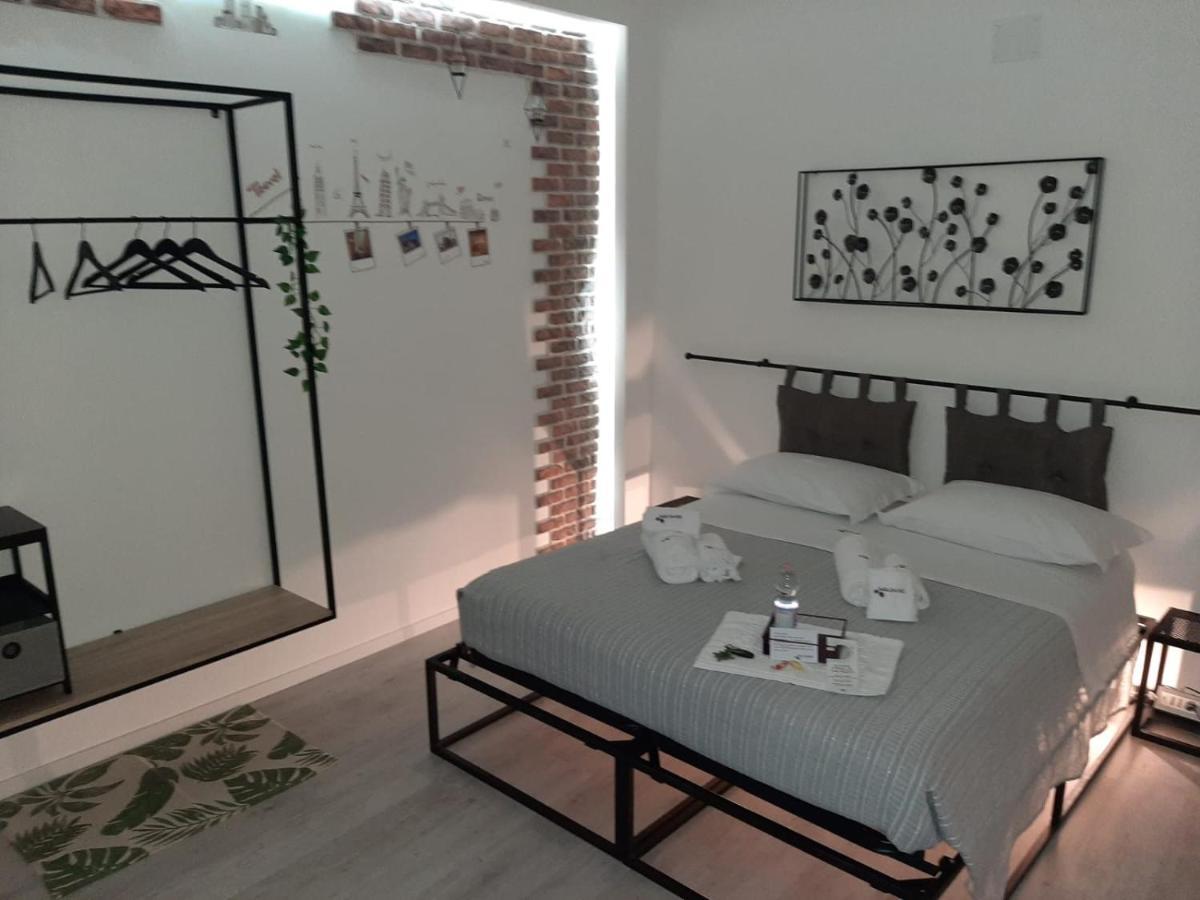 Dame Crotone Bed & Breakfast Bagian luar foto