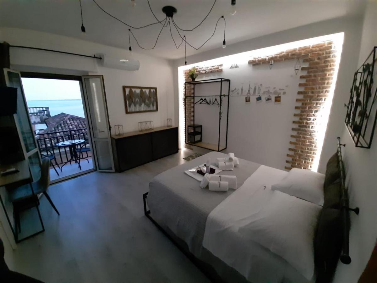 Dame Crotone Bed & Breakfast Bagian luar foto